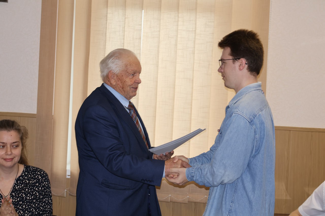 Студент-1